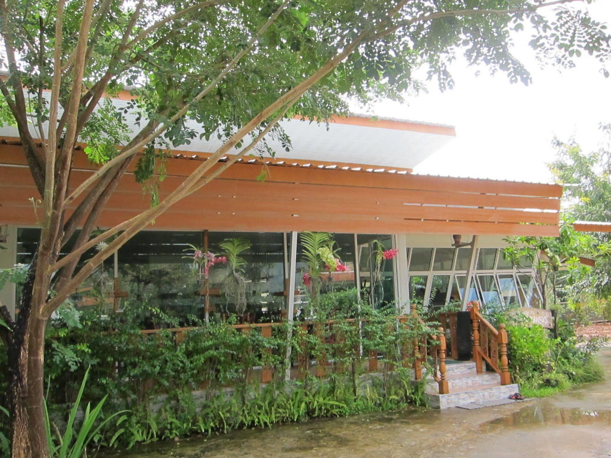 Baan Bangrak Residence Trang Exterior foto